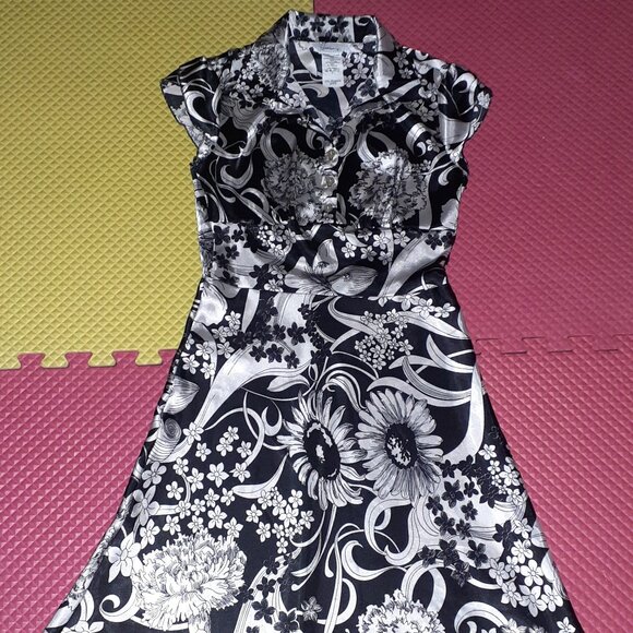 Silky soft smooth satin flowy floral dress - Picture 1 of 4